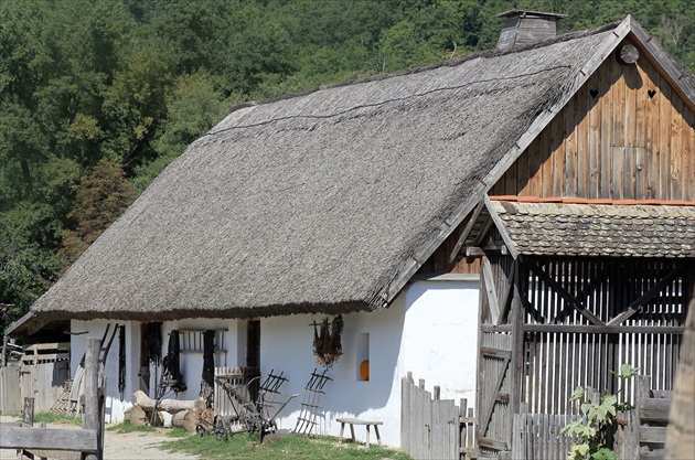 Do dvorečka do dvora...