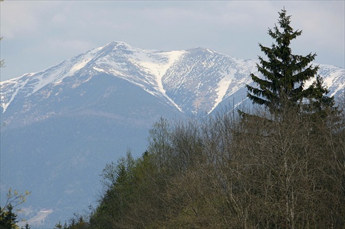 Pohľad na Tatry - ešte je sneh.