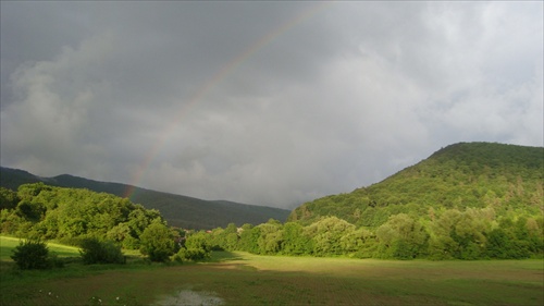 dúha nad dedinou