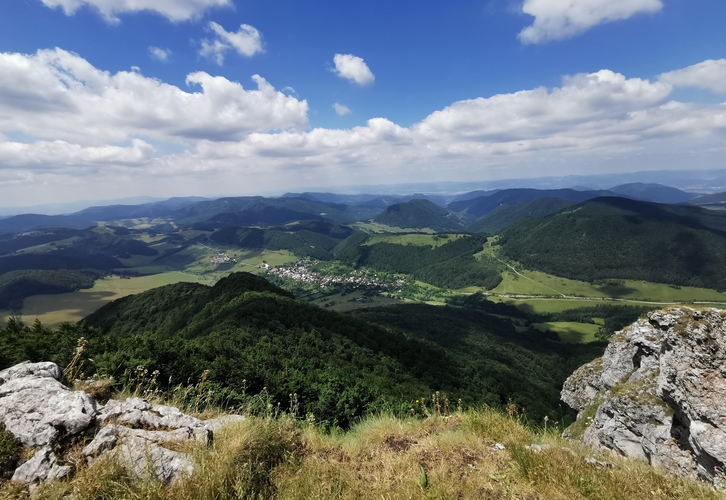 Pohľad zo Strážova (1213m).