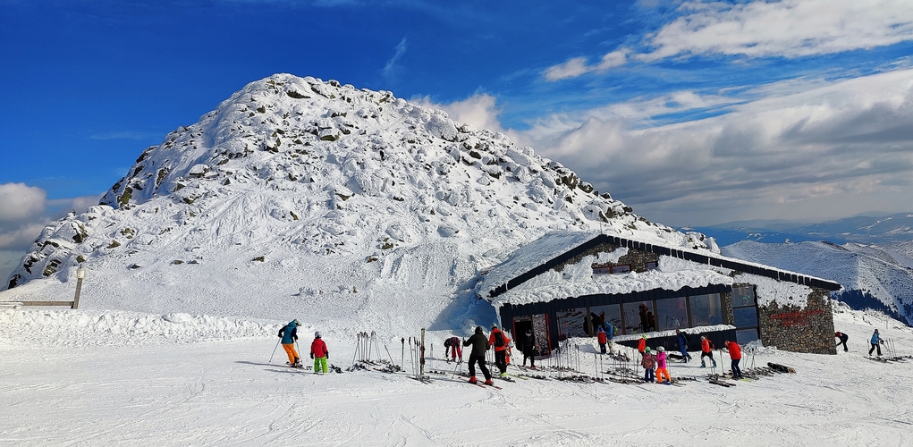 Kamenná chata pod Chopkom (1985m)...