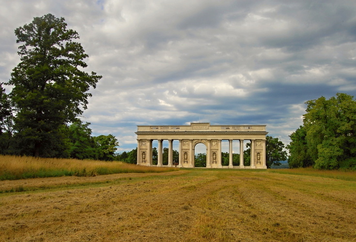 Kolonáda nad Valticemi