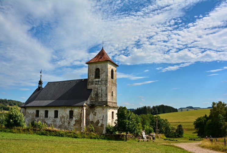 Zůstal jen kostelíček