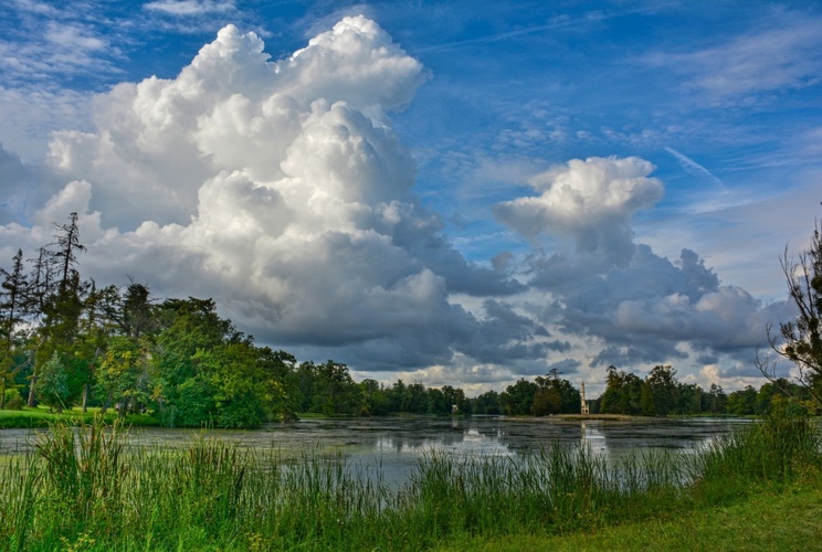 Mraky nad rybníkem