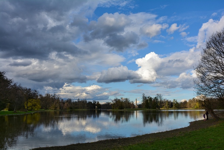 Mraky nad rybníkem