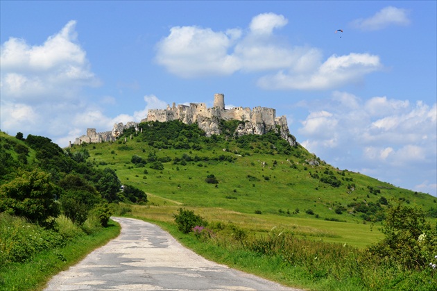 Na Spišský hrad po zemi aj zo vzduchu