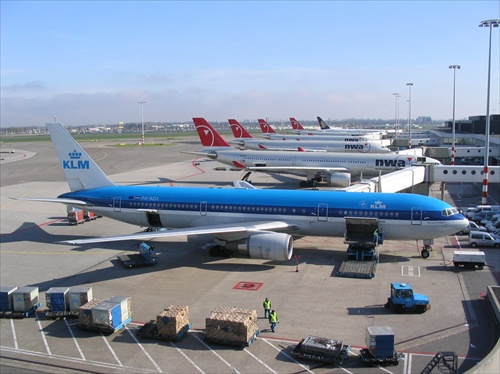 KLM B767-306/ER Karmsund Bridge I