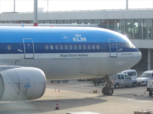 KLM B767-306/ER Karmsund Bridge II