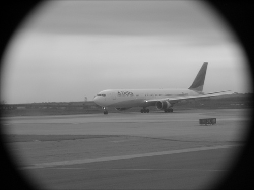 Delta Boeing 767 v B/W I