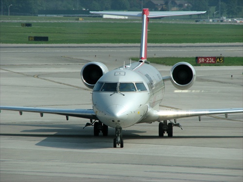 CRJ200