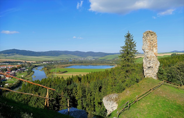 pohľad zo zrúcanín