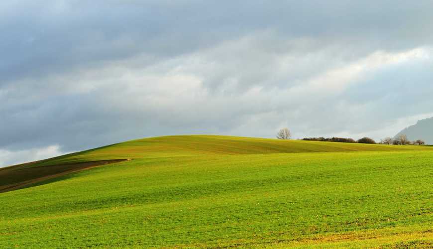 slnko na kopci