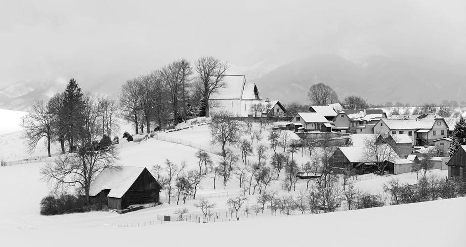 zasnežená dedina