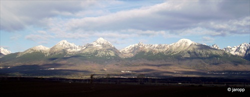 Pohľad z okna ...(na celé Tatry)