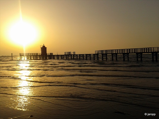 Východ slnka na pláži Lignano