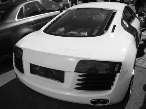 Audi R8 trocha upravena