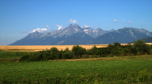 Vysoké Tatry od obce Podhorany