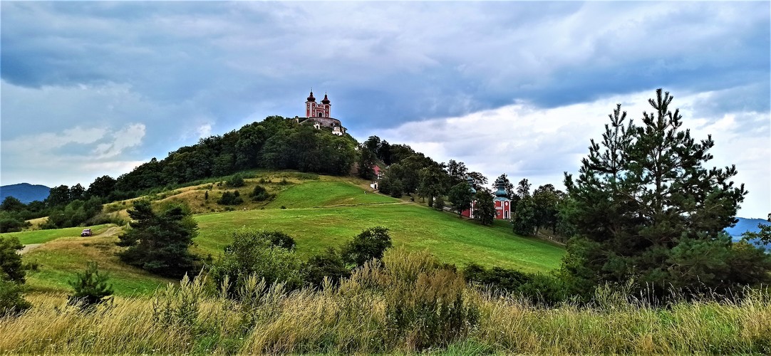 šťiavnická kalvária na vysokom kopci.