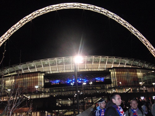 WEMBLEY STADION V NOCI