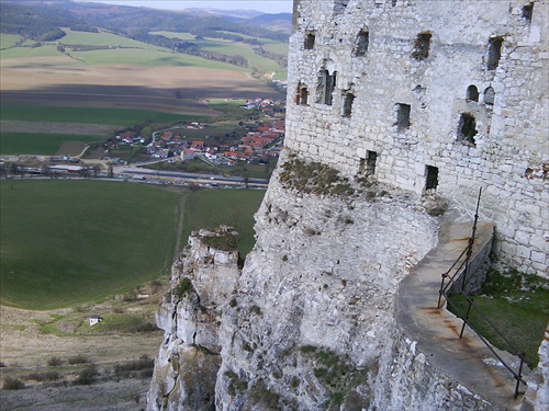 Na brale hrad stál...