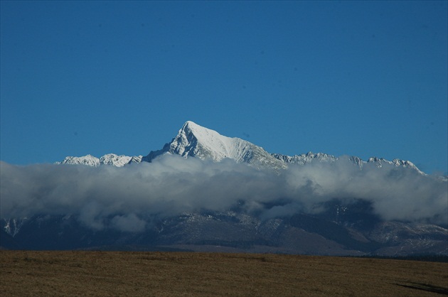 az nad mrakmi