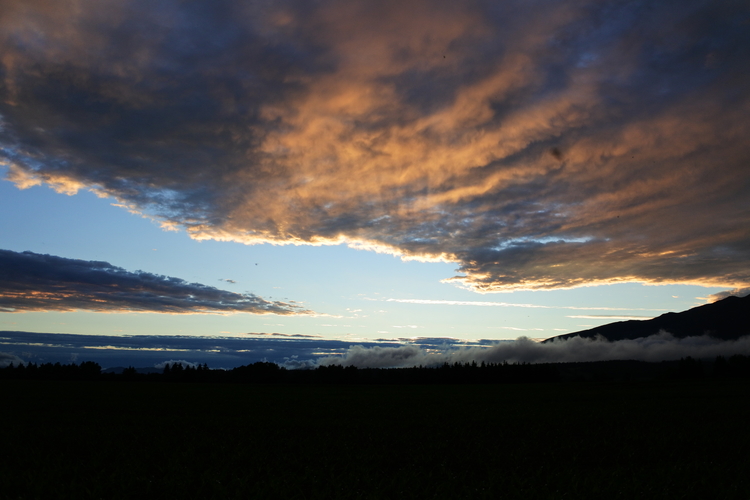 posledne luce v oblakoch