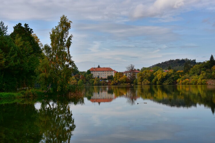 V jeseni pri jazere