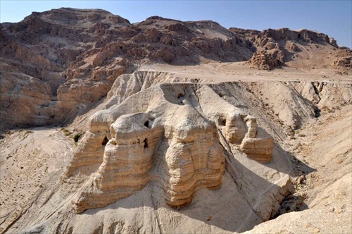 Qumeran caves