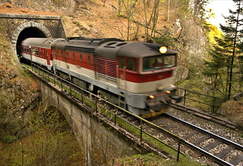 Os 7304 (Zvolen - Vrútky) vychádza z Grehelského I.