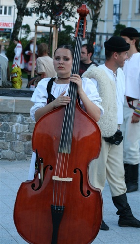 veľký nástroj / malé teleso