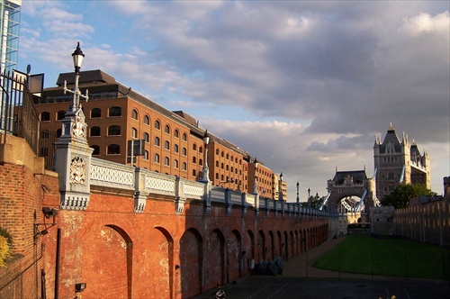 Tower Brigde v dialke