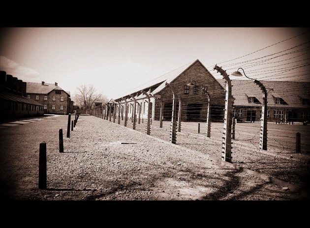 AUSCHWITZ