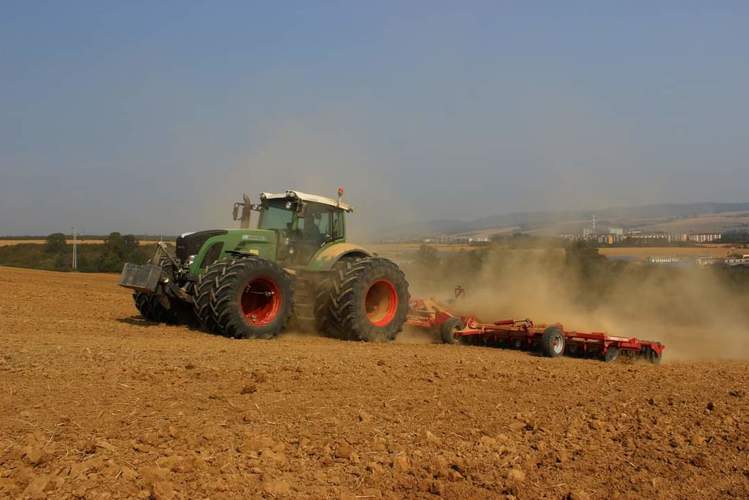 Fendt Vario 936 a HORSCH titan