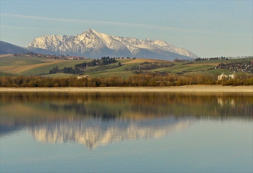 Odraz na hladine