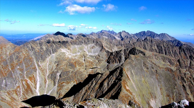 Vysoké Tatry z Kriváňa,vľavo dole Nižné Terianske pleso