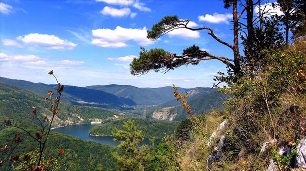 Výhľad z Drienkovej skaly nad Ružínom...