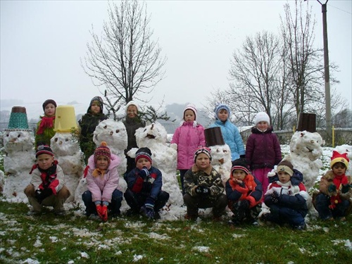 snehuliaci na tráve :-)))