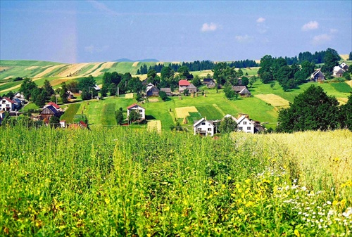 Pohlad na policka, za dedinkou...