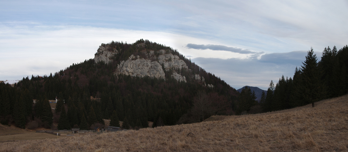 Vlkolínske lúky pred východom slnka - panoráma