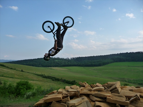 backflip zatial len trenuje onedlho bude na ostro :D