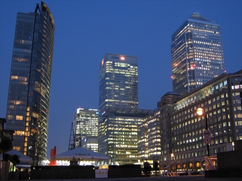 Canary Wharf večer