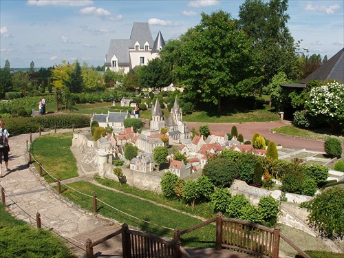 Mini - maxi Chateaux