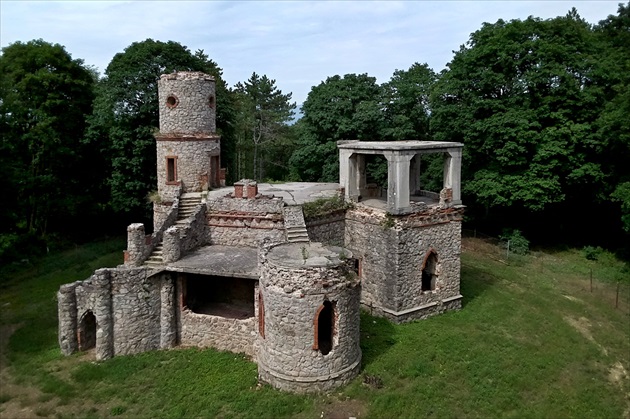 Letohrádok Babylon - Brodzany