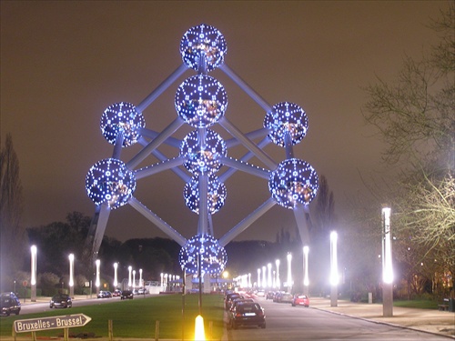 Atomium v celej svojej nočnej kráse