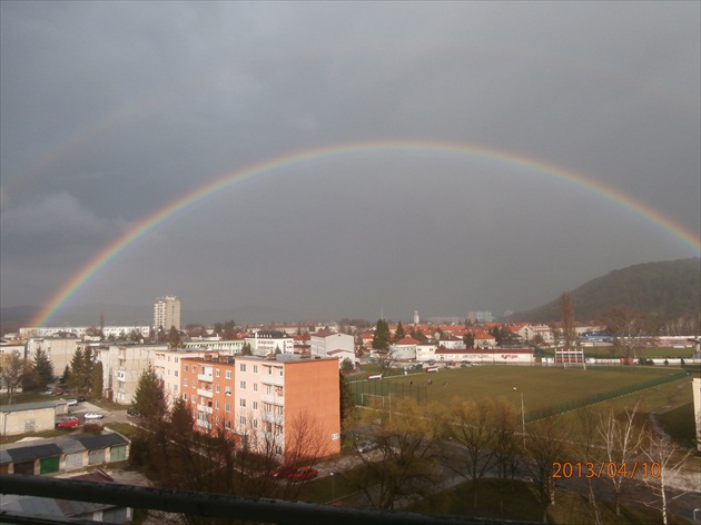 Dúha nad mestom