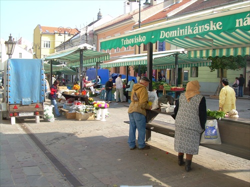 ženy za pultom