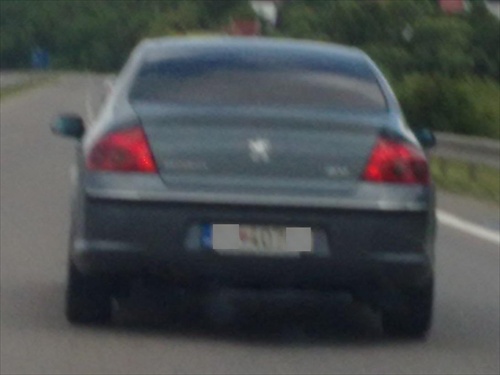 Peugeot 407 (dážď)