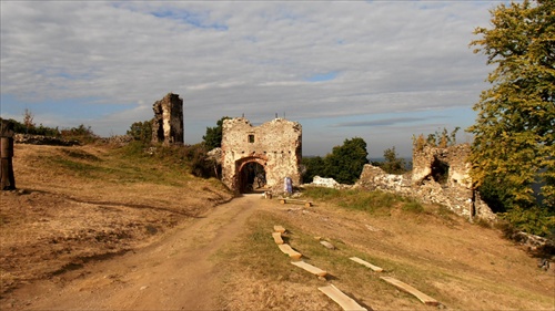 hradná brána Šarišského hradu /zrúcaniny/