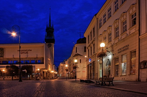 ZNOJEMSKÉ RÁNO POD RADNICÍ