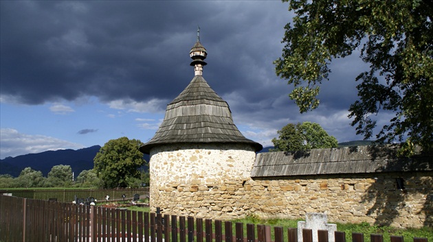 augustové mraky a vežička